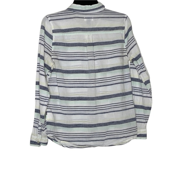 Old Navy light weight buttoned down shirt. Long sleeves - Picture 4 of 6